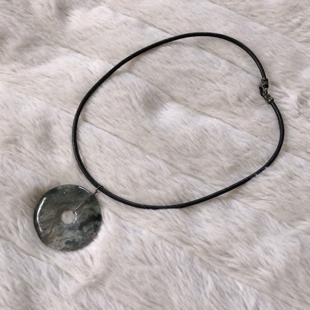 Natural stone circular pendant necklace